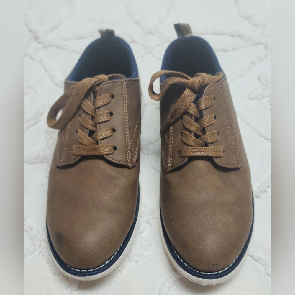 SHOES - Picture 2 of 7